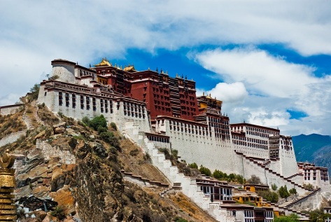 Potala Palace in Lhasa. Photo by Antoine Taveneaux.